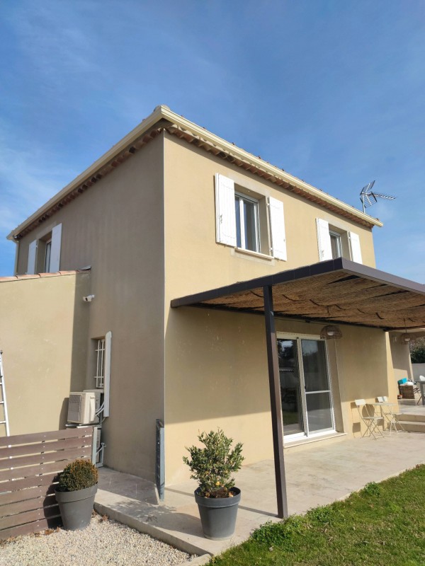 Fabrication et pose de gouttière aluminium ivoire 1015 pour l'un de nos clients basé à raphèle-lès-arles